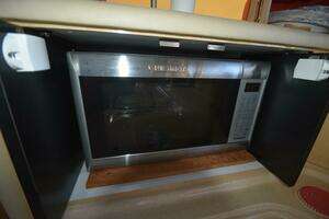 2000 Sea Ray 480 Sedan Bridge thumbnail 37
