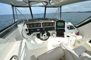 2000 Sea Ray 480 Sedan Bridge thumbnail 14