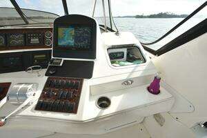 2000 Sea Ray 480 Sedan Bridge thumbnail 12