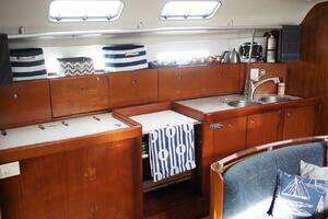 1991 Beneteau 45f5 thumbnail 6