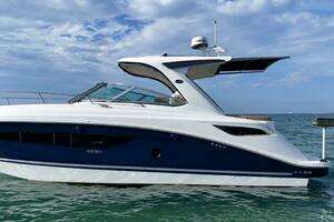 2019 Sea Ray 350 Sundancer thumbnail 2