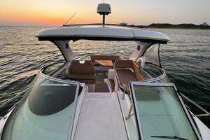 2019 Sea Ray 350 Sundancer thumbnail 4