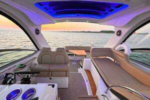 2019 Sea Ray 350 Sundancer thumbnail 15