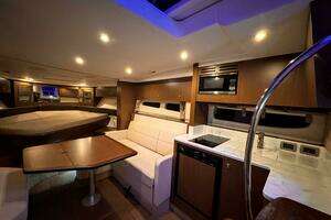 2019 Sea Ray 350 Sundancer thumbnail 6