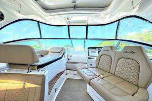 2019 Sea Ray 350 Sundancer thumbnail 13