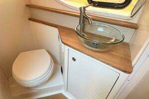 2019 Sea Ray 350 Sundancer thumbnail 27
