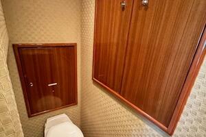 2005 Viking 74 Convertible 'Liquid Gold'