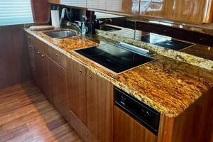 2005 Viking 74 Convertible 'Liquid Gold'