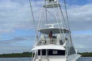 2005 Viking 74 Convertible 'Liquid Gold'