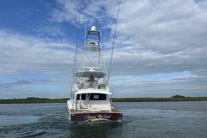 2005 Viking 74 Convertible 'Liquid Gold'