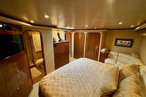 2005 Viking 74 Convertible 'Liquid Gold'