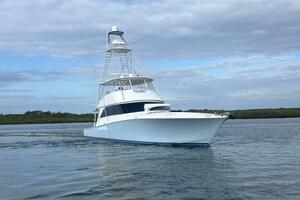 2005 Viking 74 Convertible 'Liquid Gold'