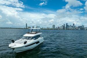52FT (16.1M) PRESTIGE yacht for sale