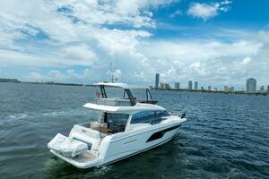 52FT (16.1M) PRESTIGE Worth Avenue Yachts
