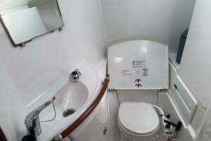 2003 Beneteau thumbnail 28
