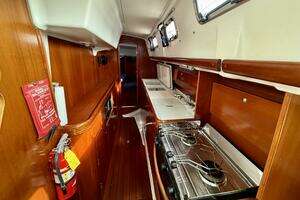 2003 Beneteau thumbnail 35