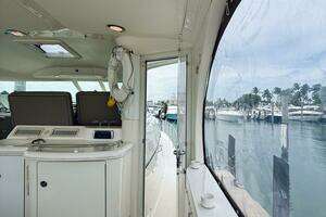2003 Sea Ray 480 Motor Yacht thumbnail 15