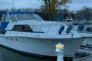 1988 Chris-Craft 381 Catalina thumbnail 1