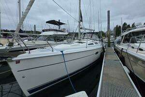 2002 Hunter 356 thumbnail 1