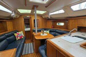2002 Hunter 356 thumbnail 15