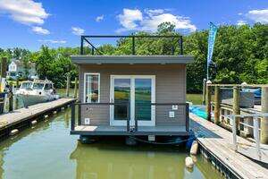 2025 Custom Hank's 40 Houseboat thumbnail 13