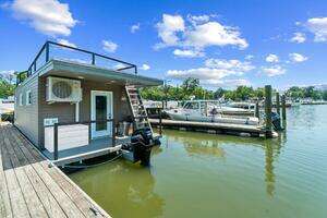 2025 Custom Hank's 40 Houseboat thumbnail 15