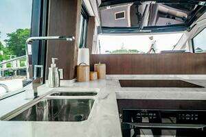 2017 Galeon 510 Skybridge thumbnail 13