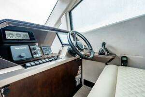2017 Galeon 510 Skybridge thumbnail 20