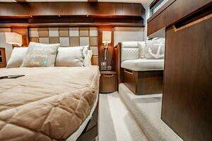 2017 Galeon 510 Skybridge thumbnail 41