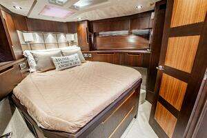 2017 Galeon 510 Skybridge thumbnail 30