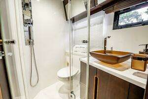 2017 Galeon 510 Skybridge thumbnail 31