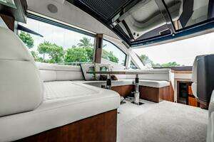 2017 Galeon 510 Skybridge thumbnail 9