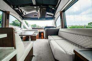 2017 Galeon 510 Skybridge thumbnail 17
