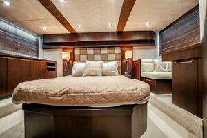 2017 Galeon 510 Skybridge thumbnail 40