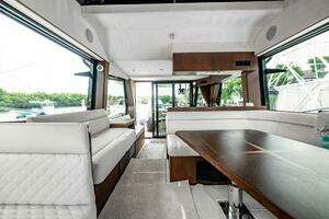 2017 Galeon 510 Skybridge thumbnail 7