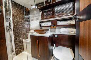 2017 Galeon 510 Skybridge thumbnail 47