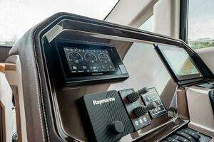 2017 Galeon 510 Skybridge thumbnail 21