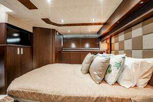 2017 Galeon 510 Skybridge thumbnail 36