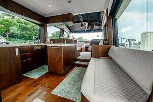 2017 Galeon 510 Skybridge thumbnail 15
