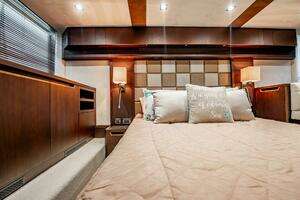 2017 Galeon 510 Skybridge thumbnail 39