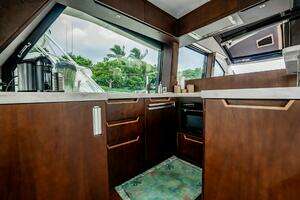 2017 Galeon 510 Skybridge thumbnail 11