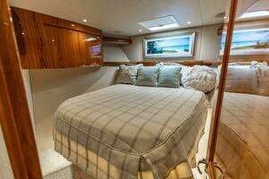 2015 Viking 62 Convertible thumbnail 16
