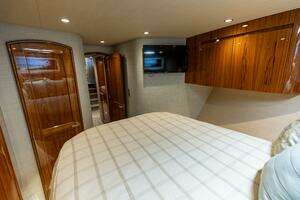2015 Viking 62 Convertible thumbnail 17