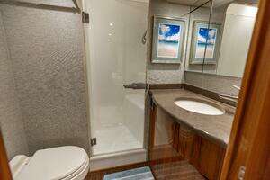 2015 Viking 62 Convertible thumbnail 13