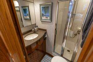 2015 Viking 62 Convertible thumbnail 18
