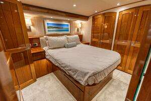 2015 Viking 62 Convertible thumbnail 3
