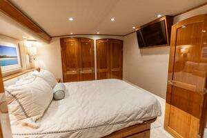 2015 Viking 62 Convertible thumbnail 11