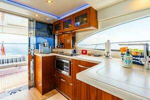 2019 Riviera 4800 Sport Yacht thumbnail 35