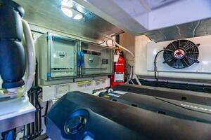 2019 Riviera 4800 Sport Yacht thumbnail 69