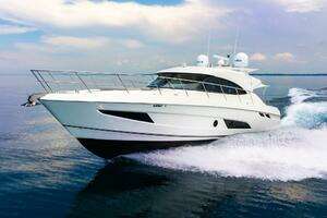 2019 Riviera 4800 Sport Yacht thumbnail 3